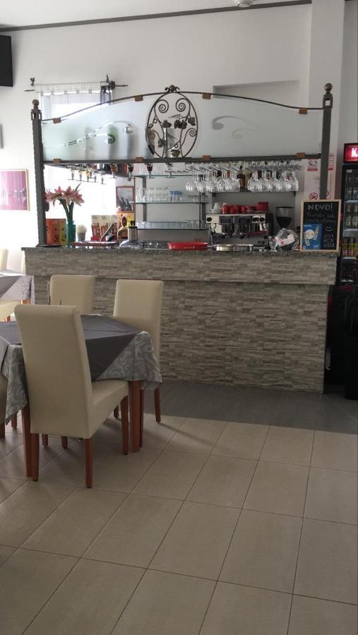 Hotel Lukas Градац Екстериор снимка